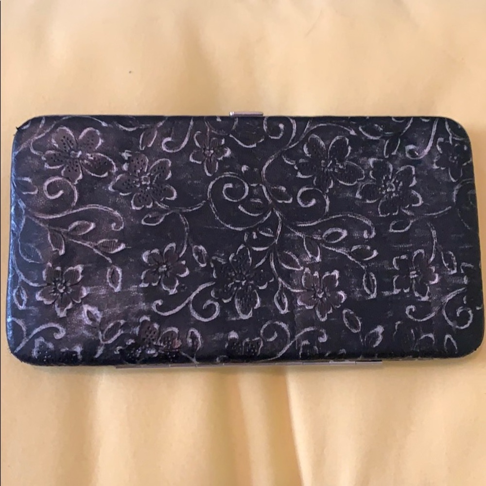 Black clutch
